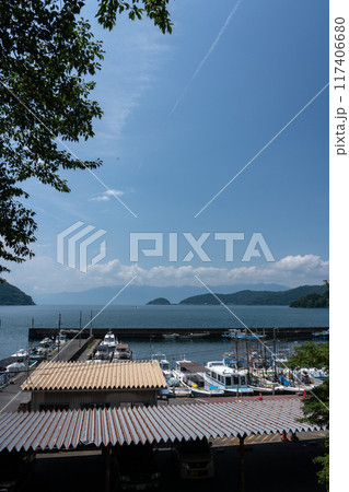 琵琶湖に浮かぶ沖島への航路、堀切港 117406680