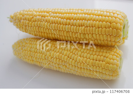 夏が旬の甘くて美味しいトウモロコシ　ゴールデンコーン 117406708