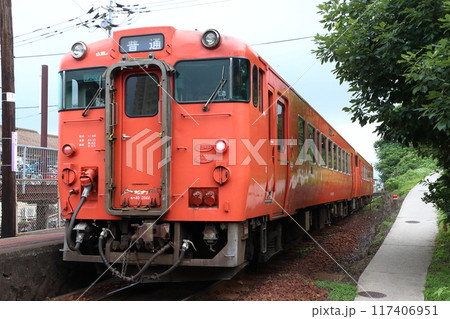 戸坂駅に停車中の芸備線キハ40（普通ワンマン：広島⇔三次） 117406951