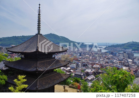 尾道　天寧寺三重塔と瀬戸内しまなみ海道の新尾道大橋 117407258