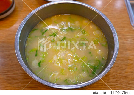 韓国明洞の牛骨スープ「ソルロンタン」 韓国明洞の牛骨スープ「ソルロンタン」 117407663