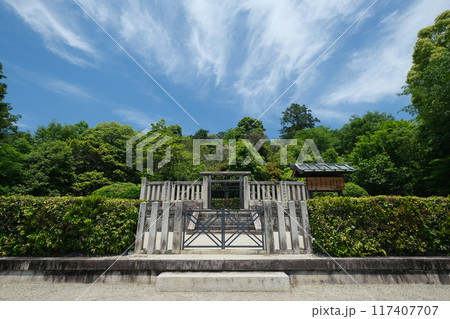 雲流れる一条天皇陵 雲流れる一条天皇陵 117407707
