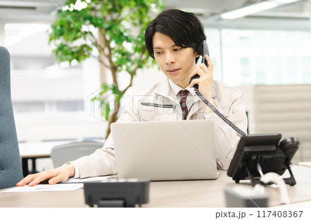 作業着の男性 設計者 開発者 イメージ 作業着の男性 設計者 開発者 イメージ 117408367