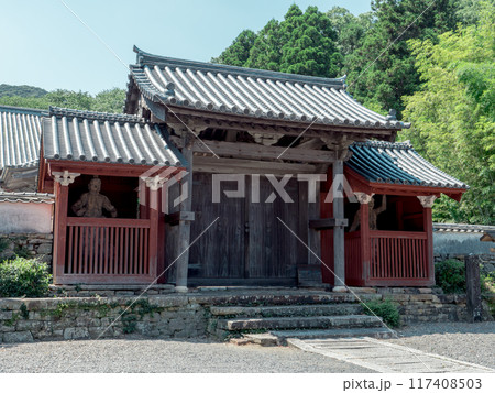 長崎県対馬市　万松院の山門 117408503