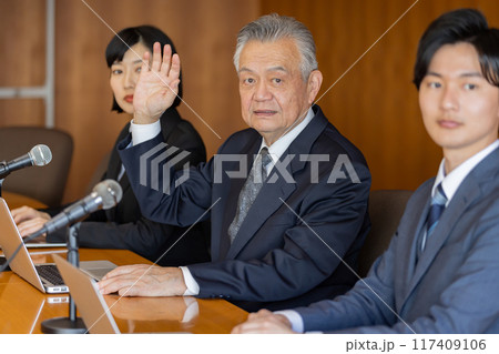 経営会議　挙手 117409106
