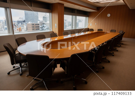 重厚感のある会議室 117409133