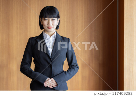 女性政治家 117409282