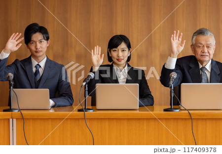 経営会議　挙手 117409378