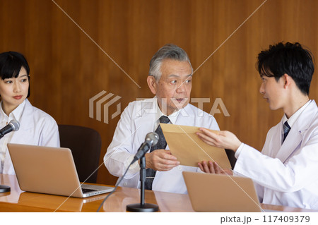 医療関係者　手術前カンファレンス 117409379