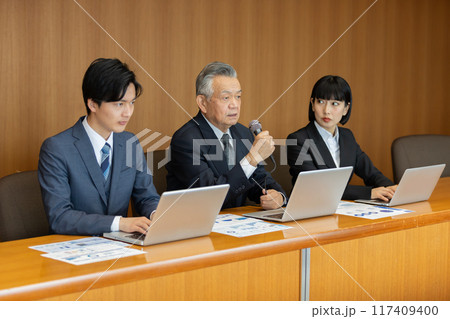 円卓 重厚感 会議イメージ 円卓 重厚感 会議イメージ 117409400