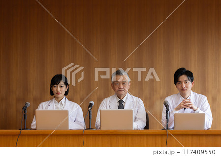医療関係者　手術前カンファレンス 117409550