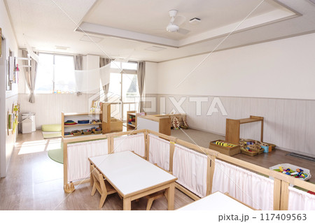 清潔なキッズルーム 明るい子供部屋 子供教育施設 教育施設 環境の良い保育室 保育園 イメージ素材 清潔なキッズルーム 明るい子供部屋 子供教育施設 教育施設 環境の良い保育室 保育園 イメージ素材 117409563