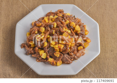 牛肉とトウモロコシの炒め物 117409691