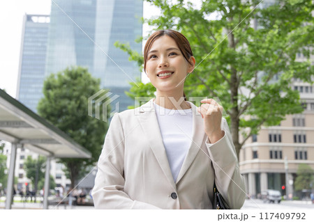 女性 ビジネス 通勤 ビジネス 女性 ビジネス 通勤 ビジネス 117409792