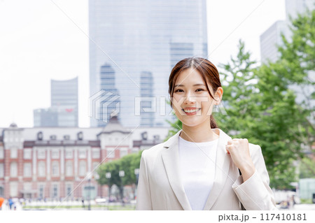 女性　ビジネス　通勤　ビジネス 117410181