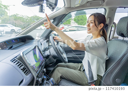 若い女性 運転 ドライブレコーダー 設置 あおり運転 録画 証拠 若い女性 運転 ドライブレコーダー 設置 あおり運転 録画 証拠 117410193