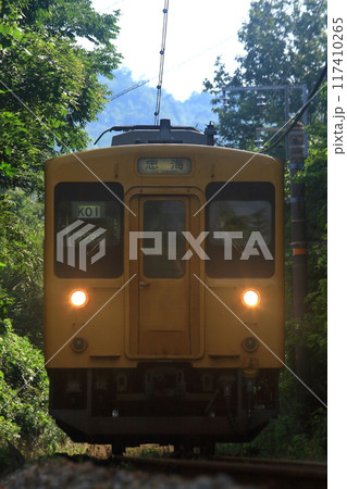 呉線を走る忠海駅行き列車 (2016年) 呉線を走る忠海駅行き列車 (2016年) 117410265