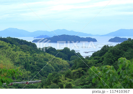しっとりとした瀬戸内風景とローカル線 しっとりとした瀬戸内風景とローカル線 117410367