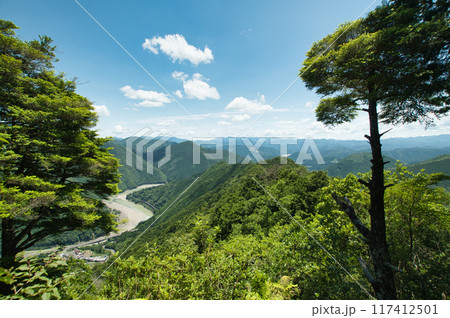 果無越えの道から熊野川を望む(熊野古道・小辺路)　【奈良県十津川村】 117412501