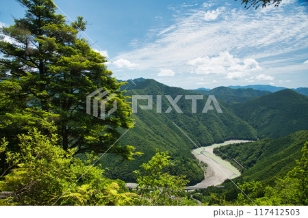 果無越えの道から熊野川を望む(熊野古道・小辺路)　【奈良県十津川村】 117412503