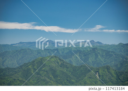 果無越え展望地から大峰山脈・釈迦ヶ岳方面を望む　【奈良県十津川村】 117413184
