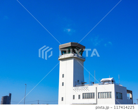 岡山 岡南飛行場の管制塔 117414225