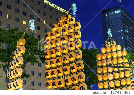 東北の夏祭り 秋田竿燈まつりの竿燈 秋田県秋田市 東北の夏祭り 秋田竿燈まつりの竿燈 秋田県秋田市 117414362