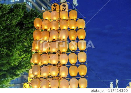 東北の夏祭り 秋田竿燈まつりの竿燈 秋田県秋田市 東北の夏祭り 秋田竿燈まつりの竿燈 秋田県秋田市 117414390