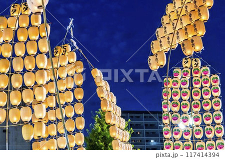 東北の夏祭り 秋田竿燈まつりの竿燈 秋田県秋田市 東北の夏祭り 秋田竿燈まつりの竿燈 秋田県秋田市 117414394