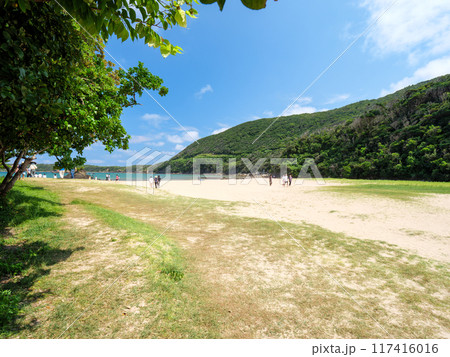 夏の長崎県対馬の三宇田浜の風景 117416016