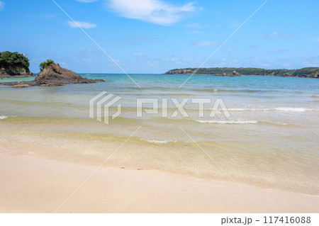 夏の長崎県対馬の三宇田浜の風景 夏の長崎県対馬の三宇田浜の風景 117416088