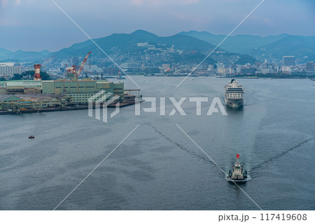 女神大橋から客船の出港(ZHAO SHANG YI DUN)【長崎市】 女神大橋から客船の出港(ZHAO SHANG YI DUN)【長崎市】 117419608