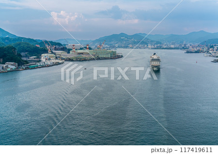 女神大橋から客船の出港(ZHAO SHANG YI DUN)【長崎市】 女神大橋から客船の出港(ZHAO SHANG YI DUN)【長崎市】 117419611