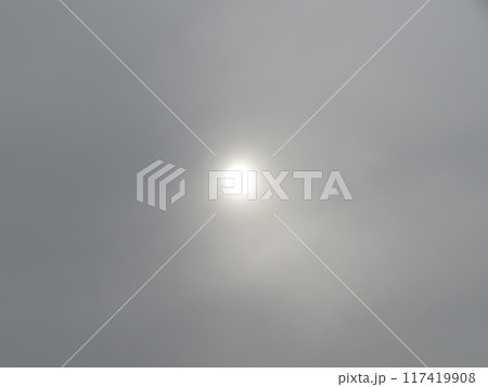 雲の隙間から太陽 雲の隙間から太陽 117419908