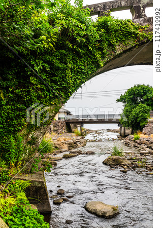 新緑の金浜眼鏡橋　【長崎県雲仙市小浜町】 117419992