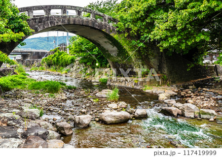 新緑の金浜眼鏡橋　【長崎県雲仙市小浜町】 117419999