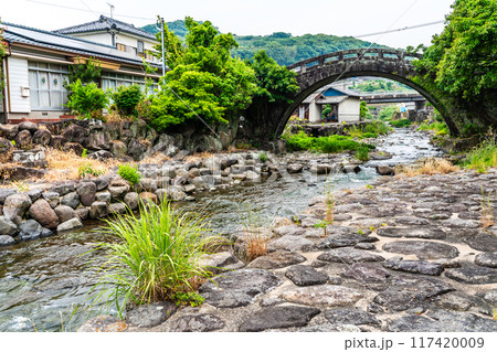 新緑の金浜眼鏡橋 【長崎県雲仙市小浜町】 新緑の金浜眼鏡橋 【長崎県雲仙市小浜町】 117420009