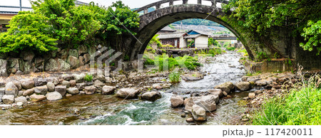 新緑の金浜眼鏡橋　パノラマ　【長崎県雲仙市小浜町】 117420011