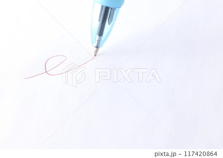 ボールペンのクローズアップ 117420864