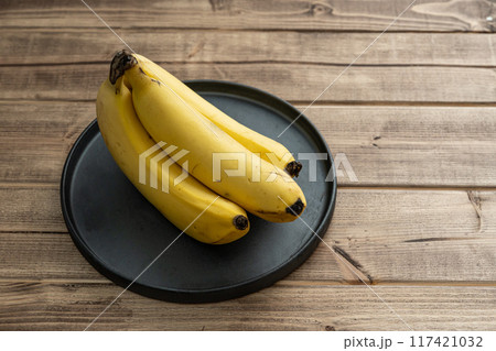渋いイメージのバナナ 117421032