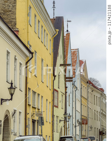 エストニア・タリン旧市街のカラフルな建物 / Tallinn old town, Estonia 117421188