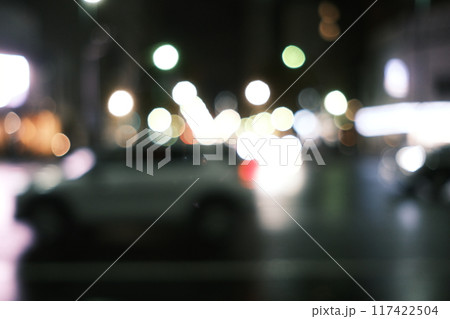 夜の街並みの風景 117422504