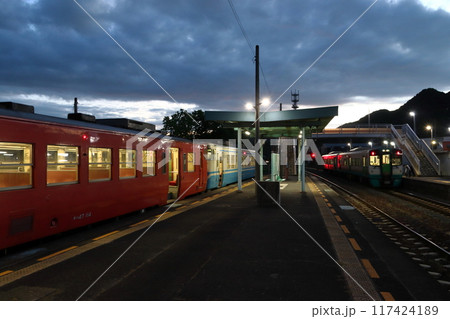 ［T10］引田駅に到着した高徳線キハ47 117424189