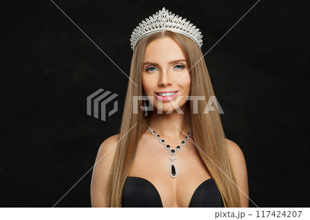 Beautiful glamorous jewellery woman wearing jewelry crown tiara with diamond posing Beautiful glamorous jewellery woman wearing jewelry crown tiara with diamond posing 117424207