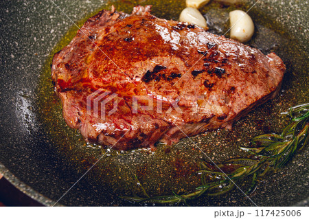 fried steak, beef steak, rib eye steak, in a frying pan, top view, no people 117425006
