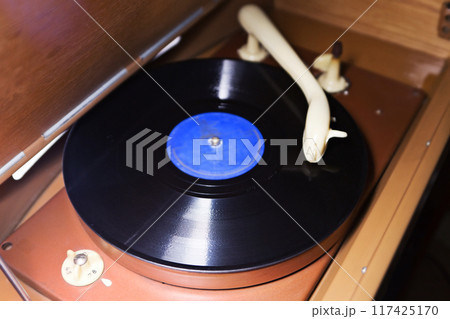 Rotation of a vinyl 78 in vintage radio-gramophone 1960s Rotation of a vinyl 78 in vintage radio-gramophone 1960s 117425170