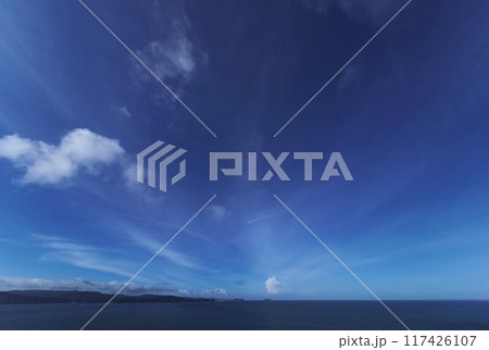 湧き立つ積乱雲と放射状に広がる巻雲・夏・超広角・空主体・240727am 湧き立つ積乱雲と放射状に広がる巻雲・夏・超広角・空主体・240727am 117426107