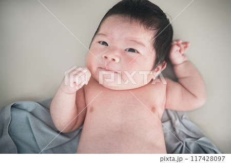 新生児 117428097