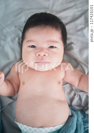 新生児 117428101