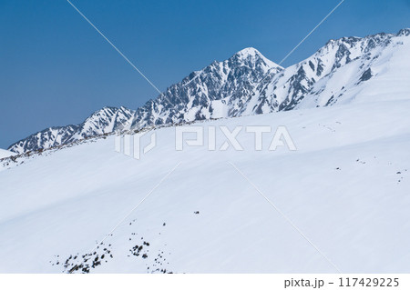 前剱,剱御前,,剱岳4月雪の多い立山黒部アルペンルート 117429225